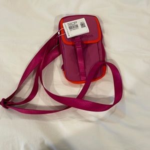 never used lulu lemon small purse